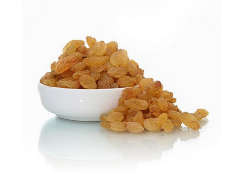 Yellow kishmish raisins in white bowl, loose piled